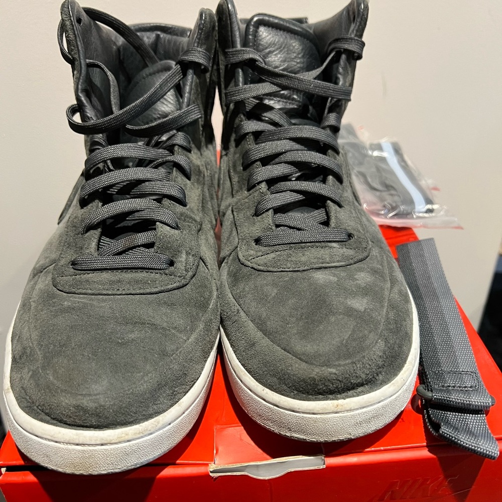 Nike John Elliot Vandals size 11.5